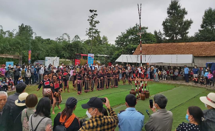 Đoàn nghệ nhân Buôn Treng, xã Ea H'Leo đại diện cho tỉnh Đăk Lăk tham gia "Ngày Văn hóa các dân tộc Việt Nam" năm 2022